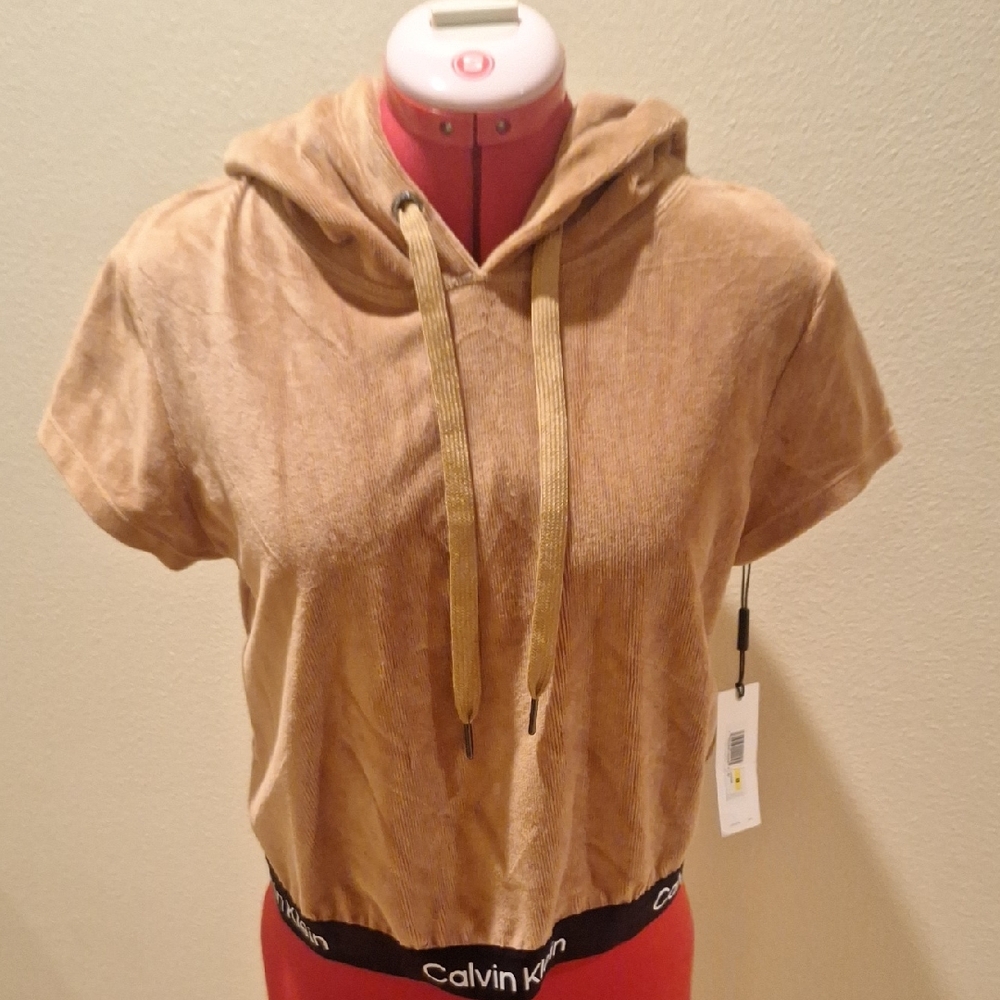 Calvin Klein Short Sleeve Cropped Hoodie in Camel/Tan Size M